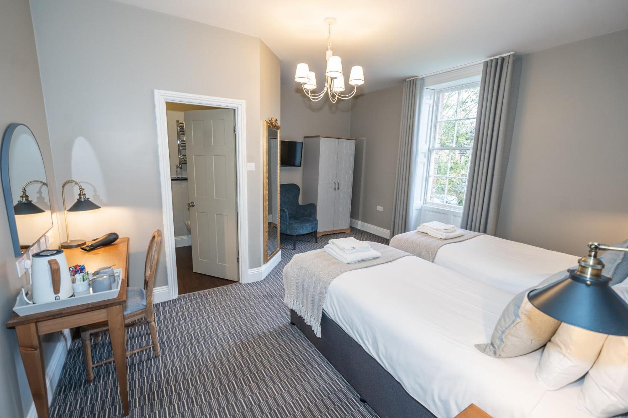 The Lazy Goose - Coffee House & Bedrooms Claypits Room photo