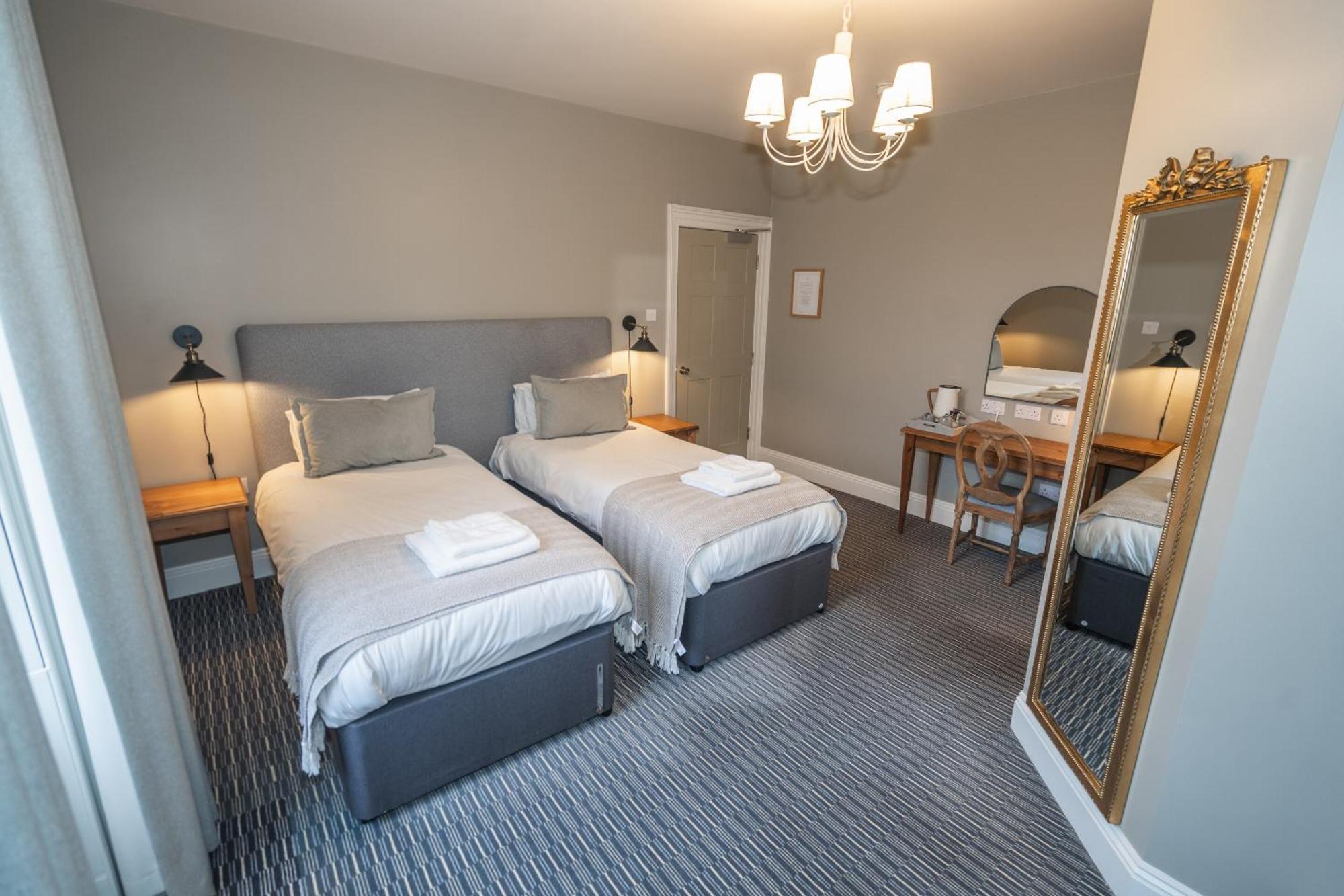 The Lazy Goose - Coffee House & Bedrooms Claypits Room photo